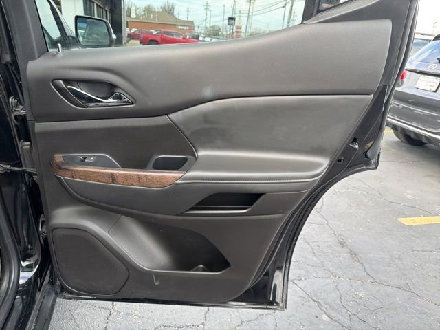 Used 2022 GMC Acadia Denali w/ Black Diamond Edition image 17