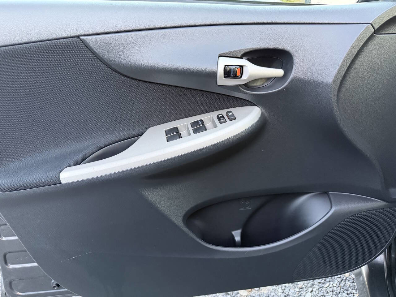 Used 2010 Toyota Corolla S image 14