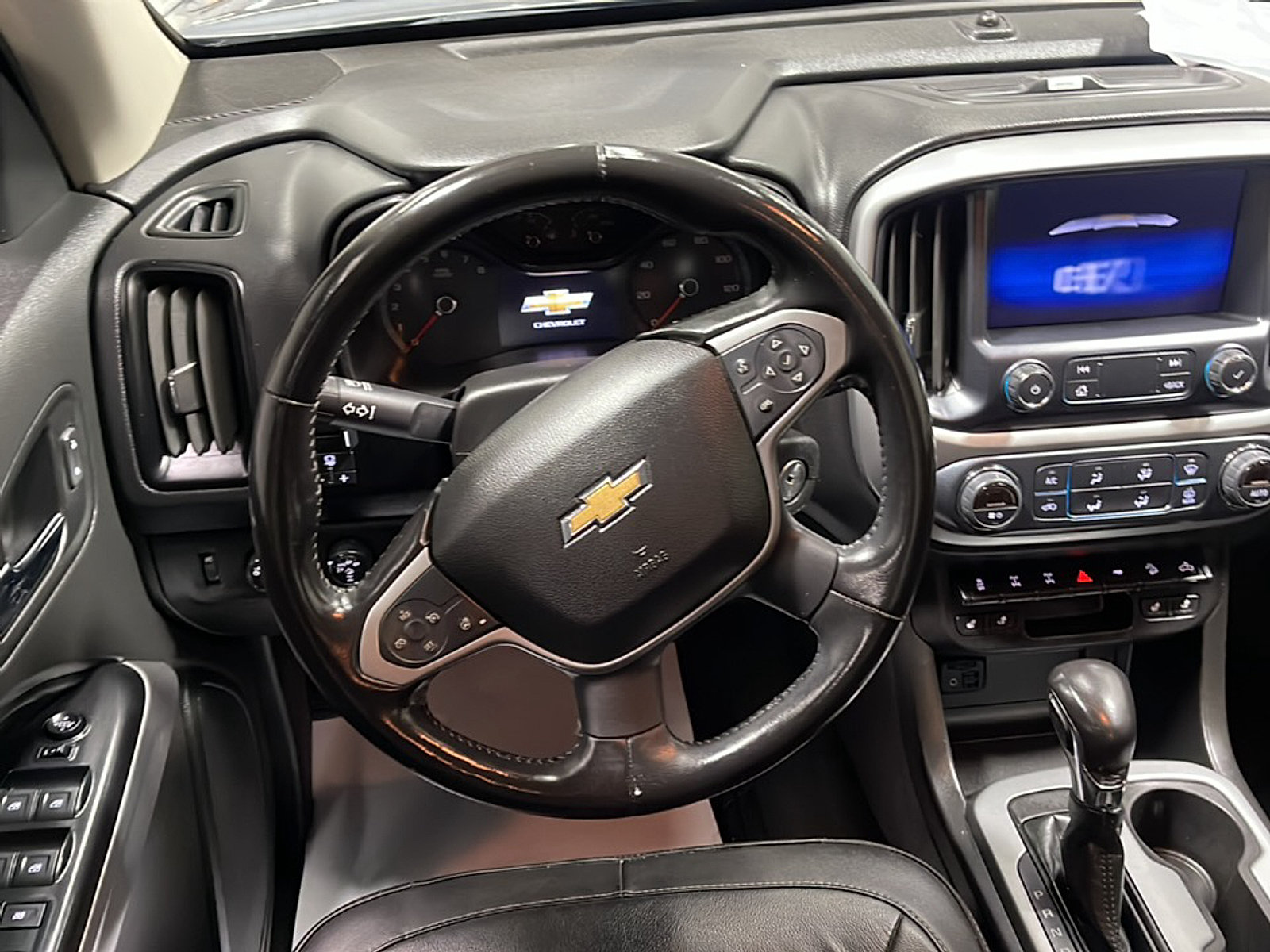 Used 2022 Chevrolet Colorado ZR2 AWD/4WD image 3