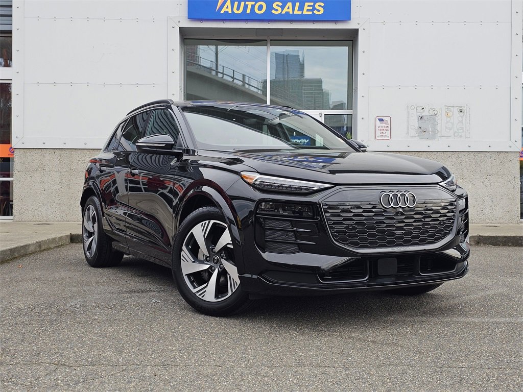 Used 2025 Audi Q6 e-tron Prestige w/ 20" Wheel Package image 2