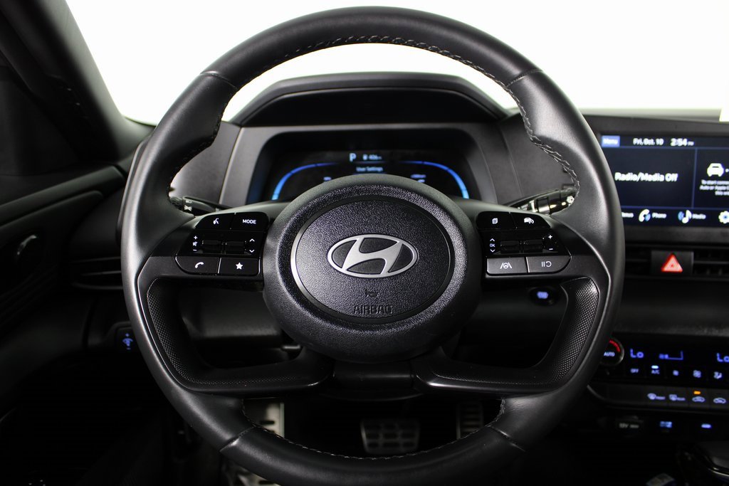 Certified 2025 Hyundai Elantra Sport image 6