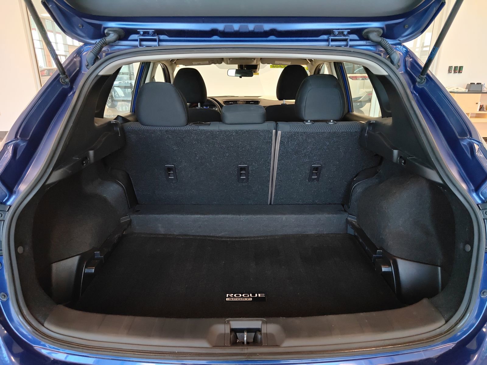 Used 2020 Nissan Rogue Sport S image 15