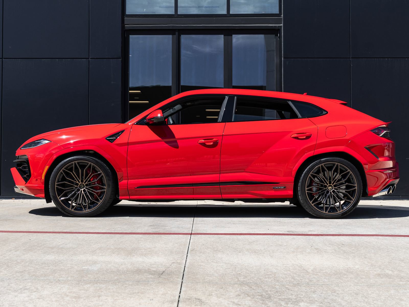 Used 2026 Lamborghini Urus SE image 9