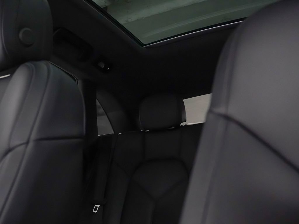 Certified 2026 Porsche Macan AWD/4WD image 36