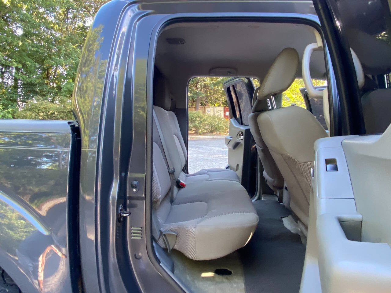 Used 2015 Nissan Frontier SV w/ SV Value Truck Package AWD/4WD image 42