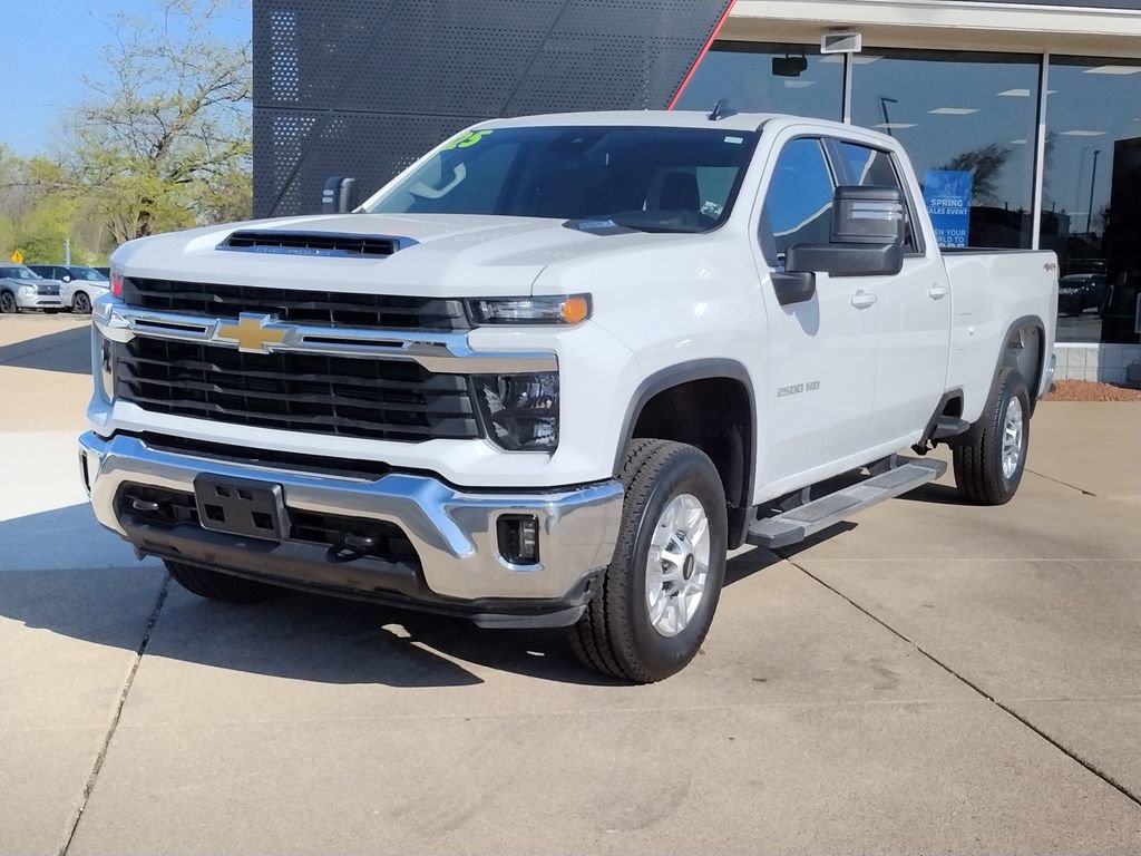 Used 2025 Chevrolet Silverado 2500 LT w/ Convenience Package AWD/4WD image 1