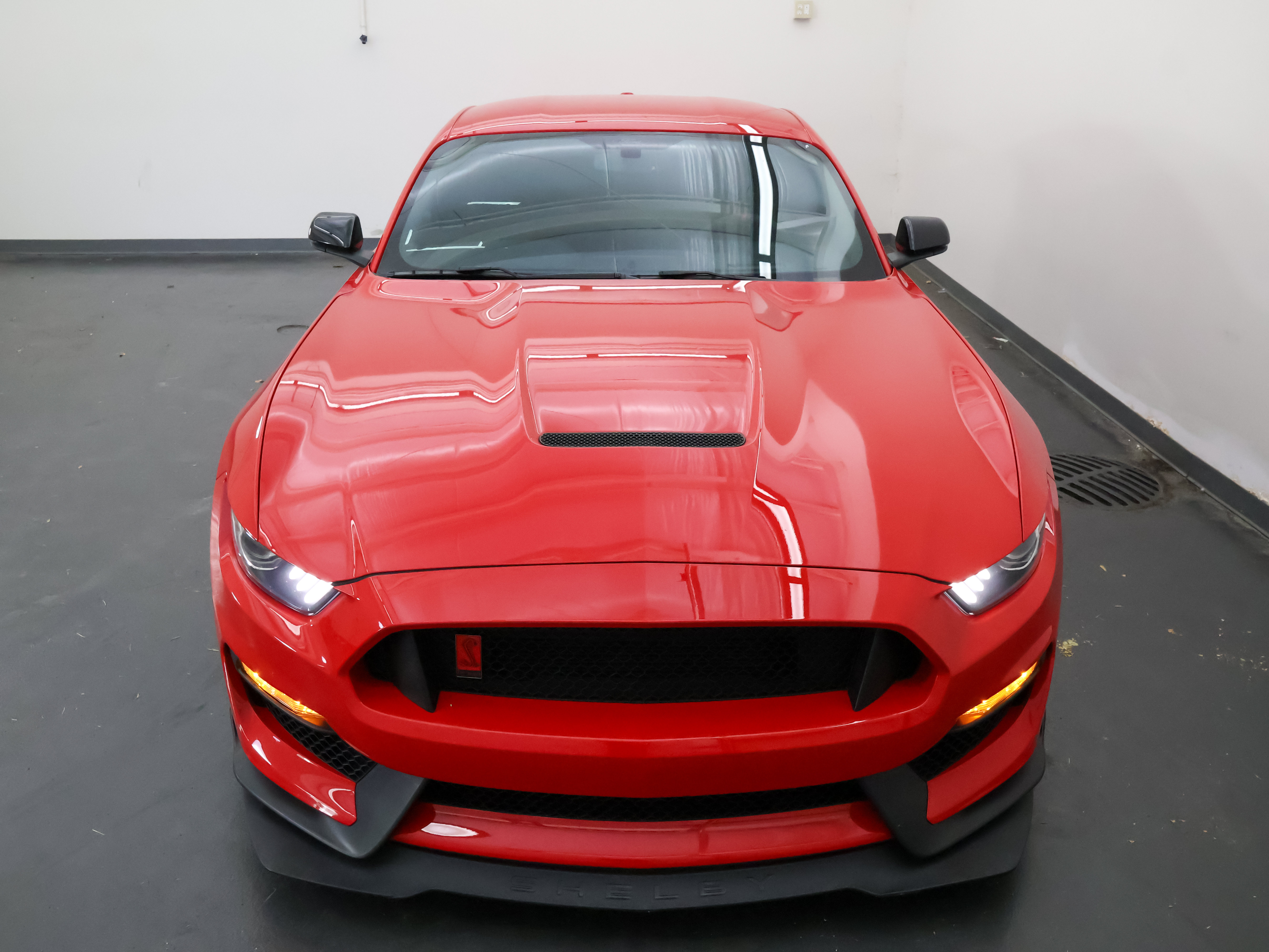Used 2017 Ford Mustang Shelby GT350R w/ GT350R Equipment Group 920A RWD image 9
