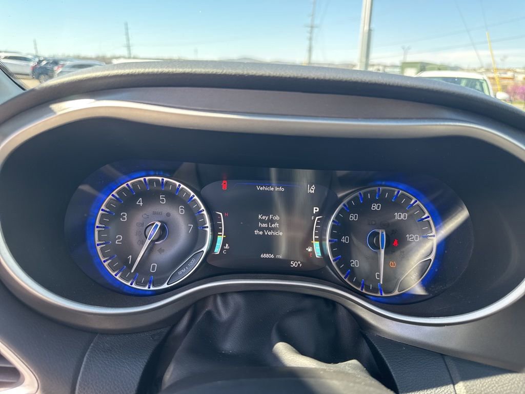 Used 2024 Chrysler Pacifica Touring-L image 14