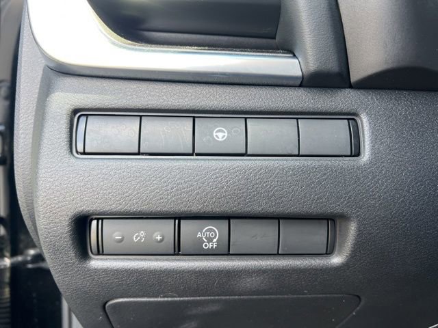 Used 2023 Nissan Rogue SV AWD/4WD image 11