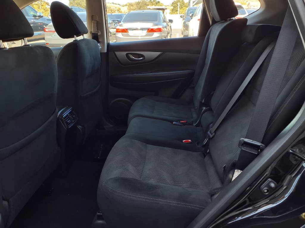 Used 2016 Nissan Rogue S FWD image 19