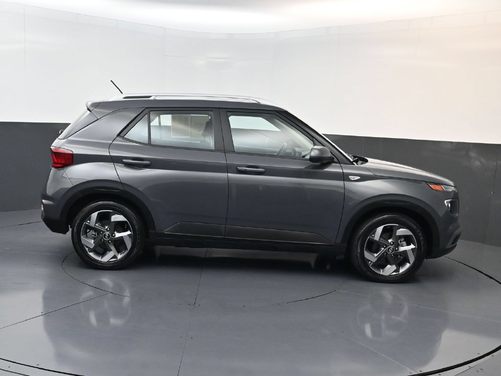 Used 2025 Hyundai Venue SEL FWD image 3