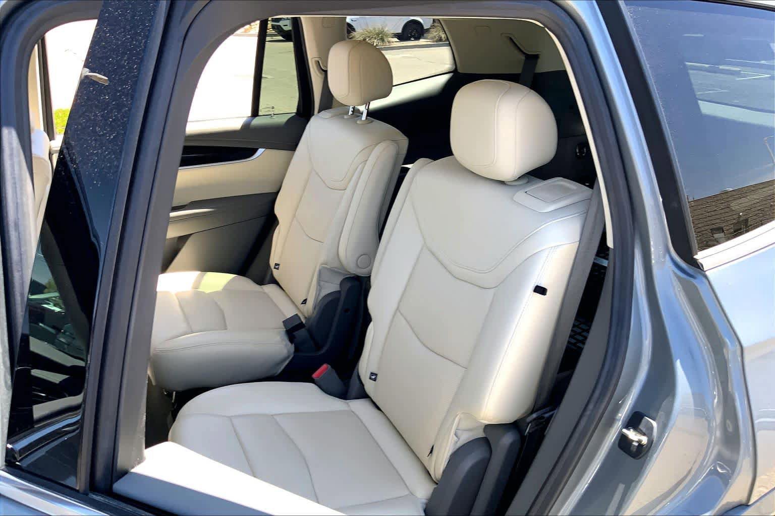 Used 2024 Cadillac XT6 Premium Luxury w/ Technology Package FWD image 20