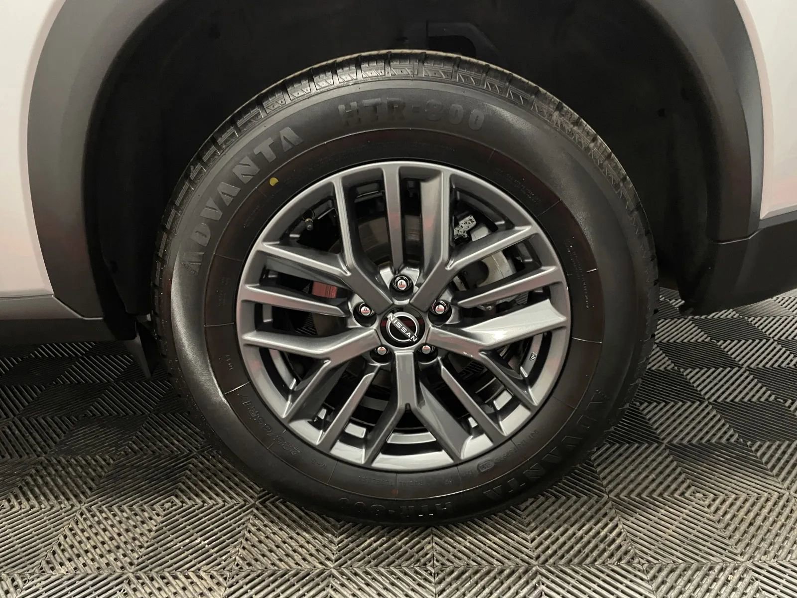 Used 2024 Nissan Rogue S FWD image 11