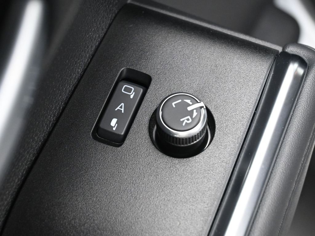 Certified 2025 Toyota Highlander Platinum image 14