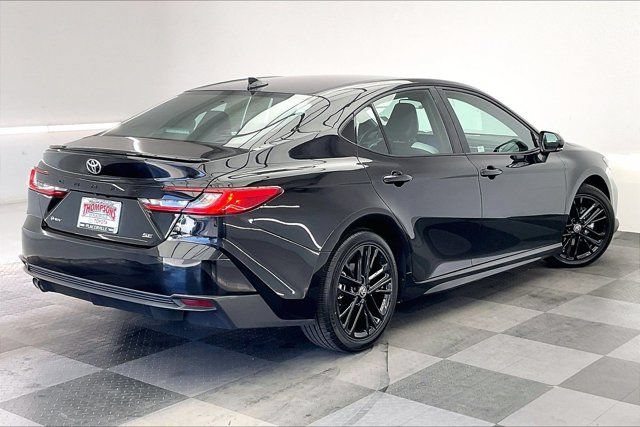 Used 2025 Toyota Camry SE FWD image 13