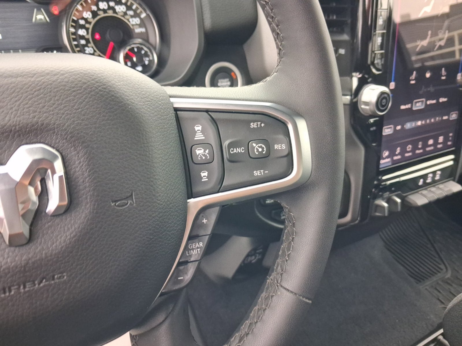 Used 2025 RAM 1500 Big Horn AWD/4WD image 18