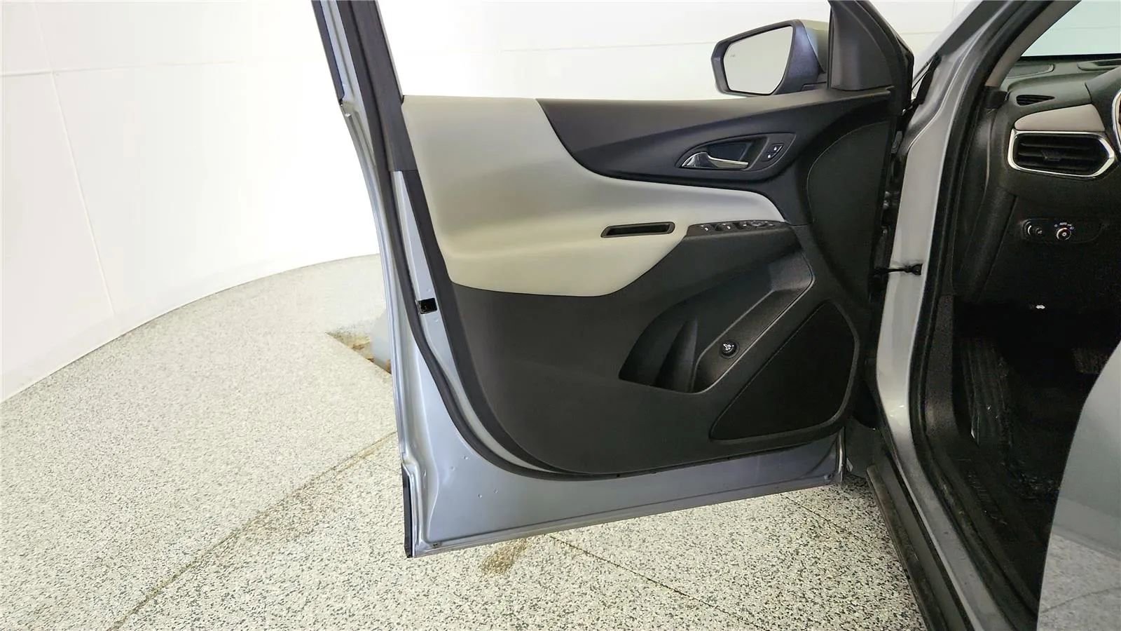 Used 2024 Chevrolet Equinox LT w/ LPO, Floor Liner Package image 32