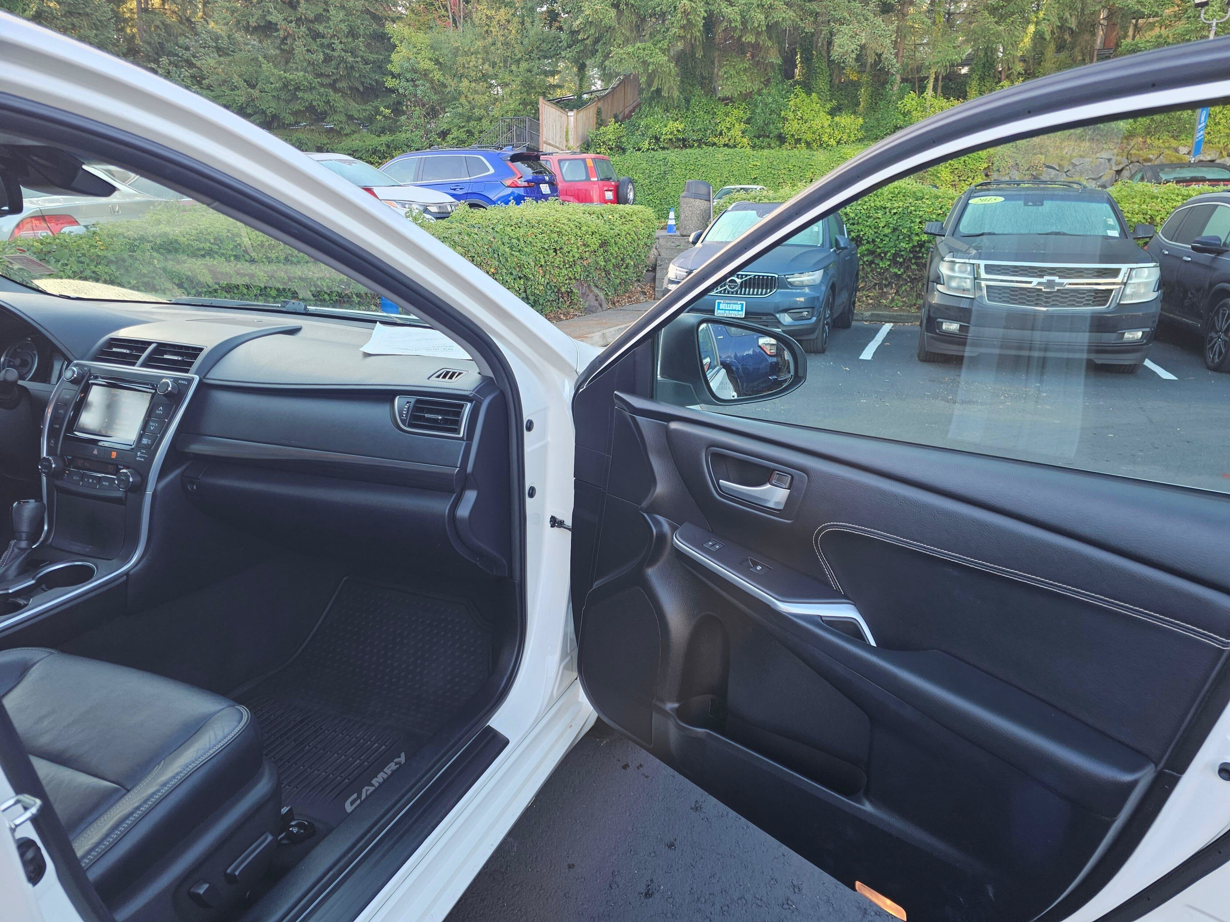 Used 2015 Toyota Camry XLE w/ Moonroof Package FWD image 12