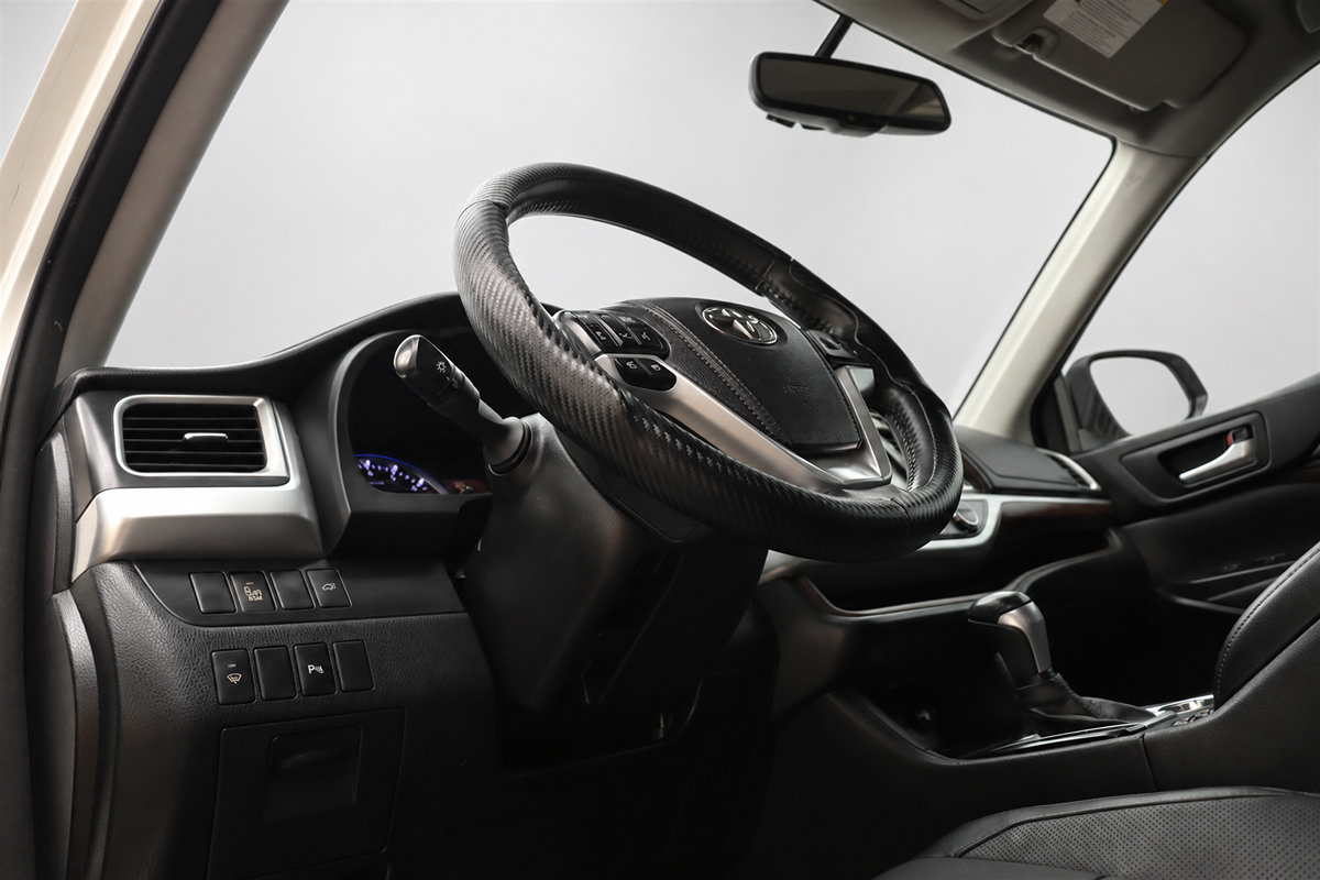 Used 2014 Toyota Highlander Limited AWD/4WD image 30
