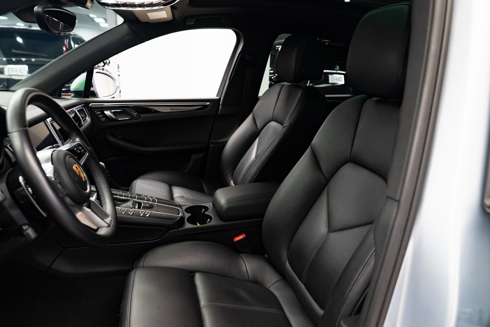 Used 2018 Porsche Macan w/ Premium Package Plus image 21