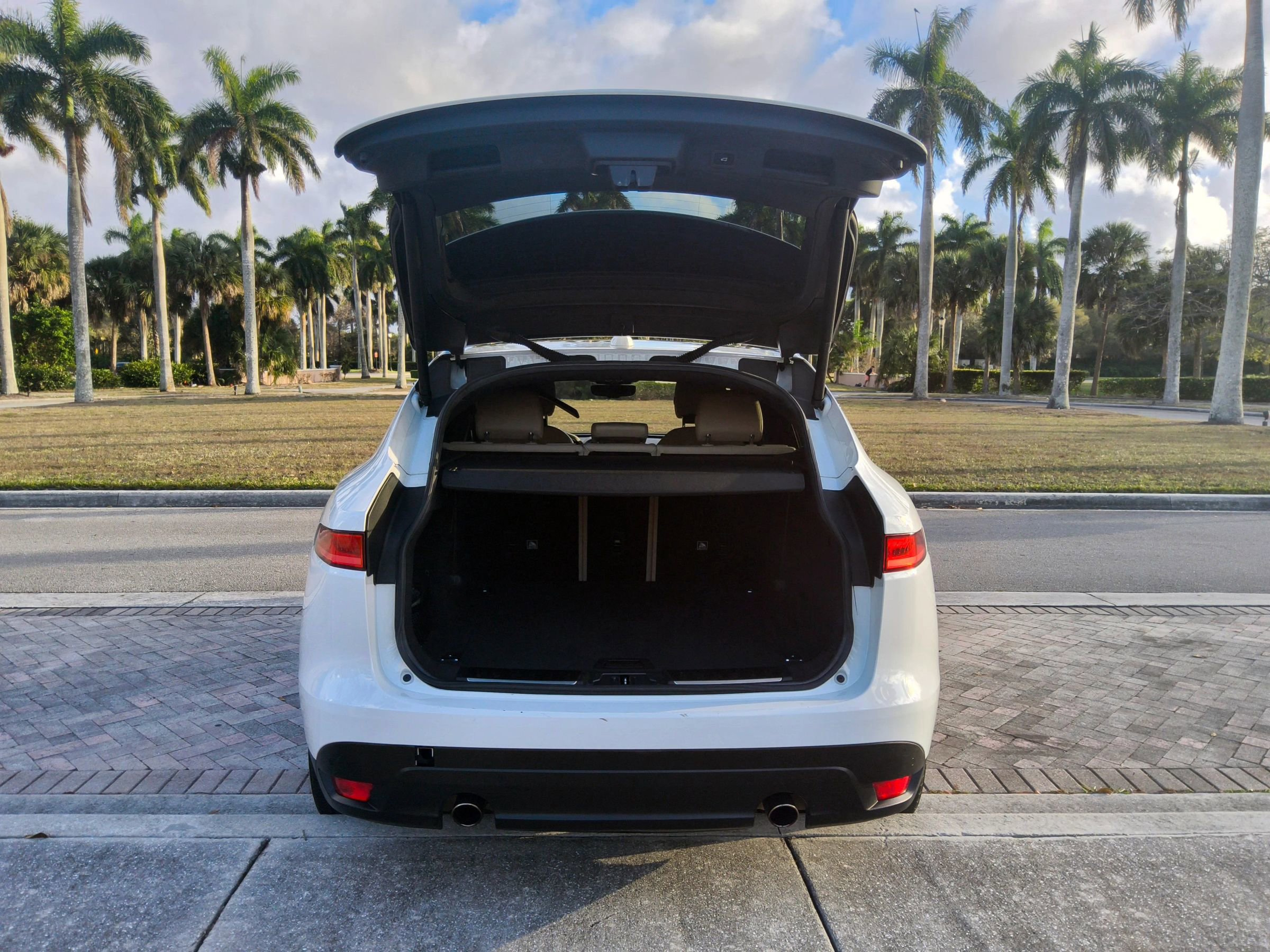 Used 2019 Jaguar F-PACE Premium image 13