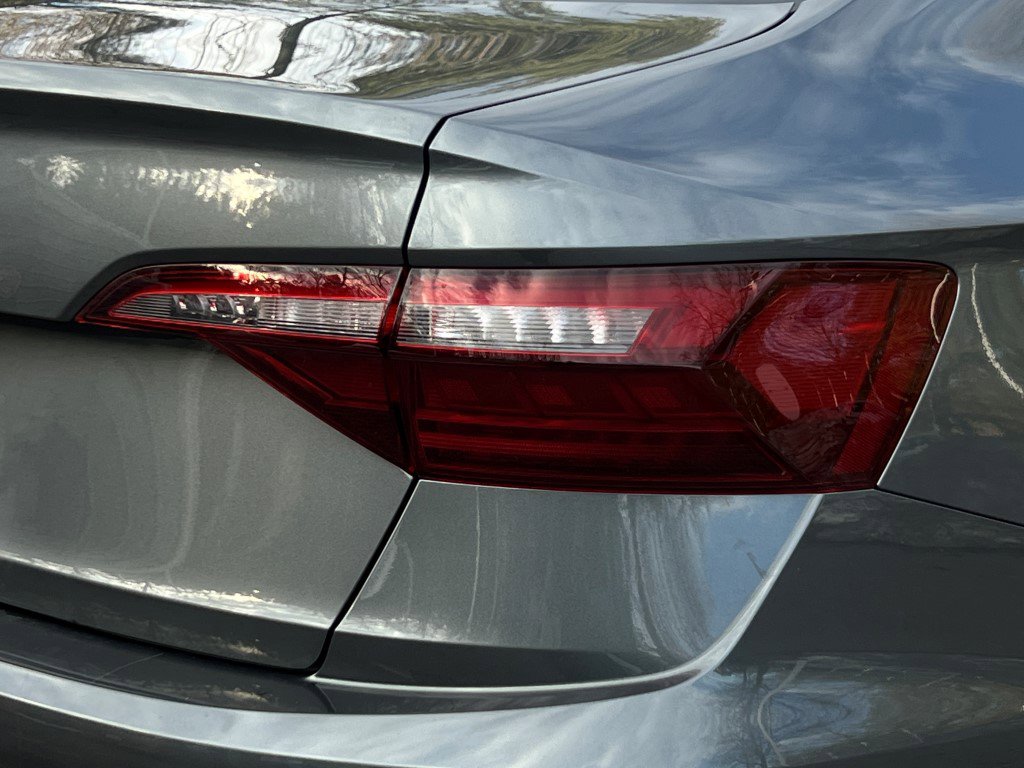 Used 2021 Volkswagen Jetta SE w/ SE Cold Weather Package image 6