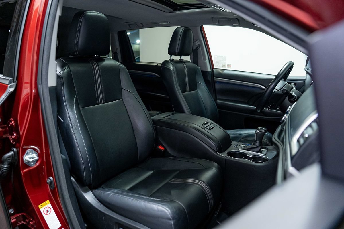 Used 2018 Toyota Highlander SE AWD/4WD image 19