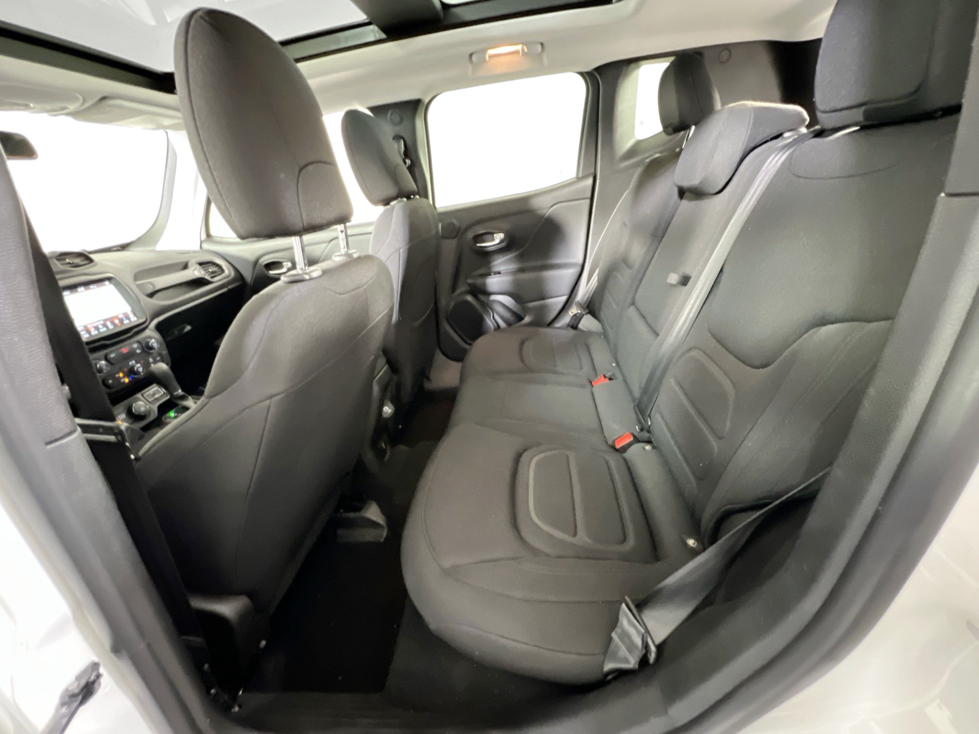 Used 2022 Jeep Renegade Latitude w/ Sun/Sound Group AWD/4WD image 25