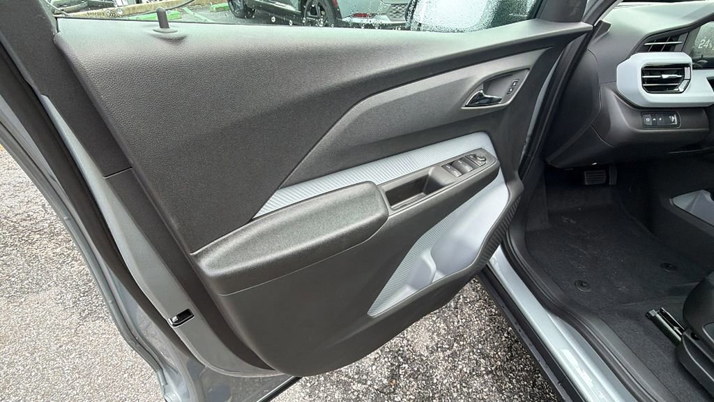 New 2027 Chevrolet Bolt LT w/ Comfort Package image 11