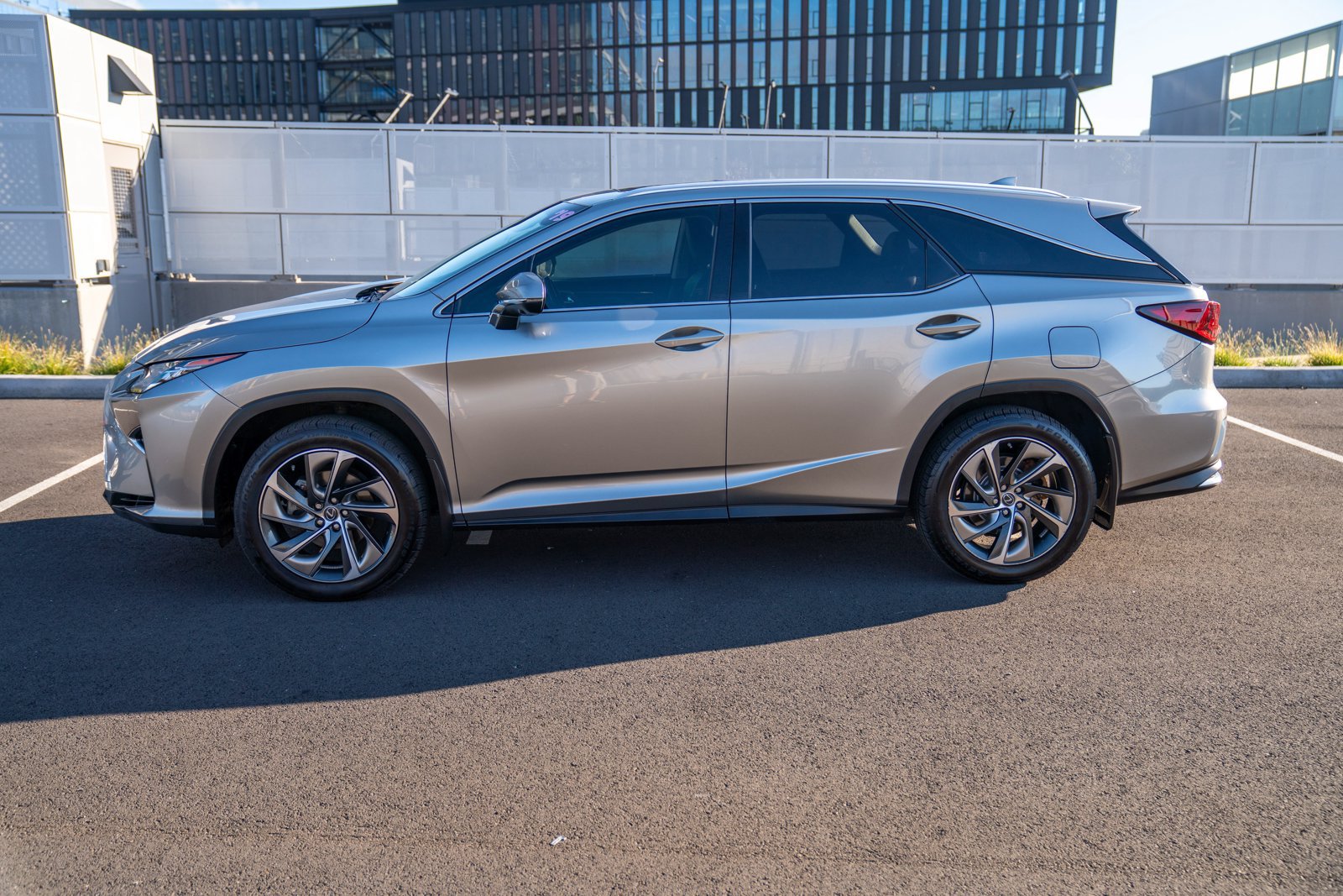 Used 2019 Lexus RX 350L Luxury w/ Accessory Package AWD/4WD image 2