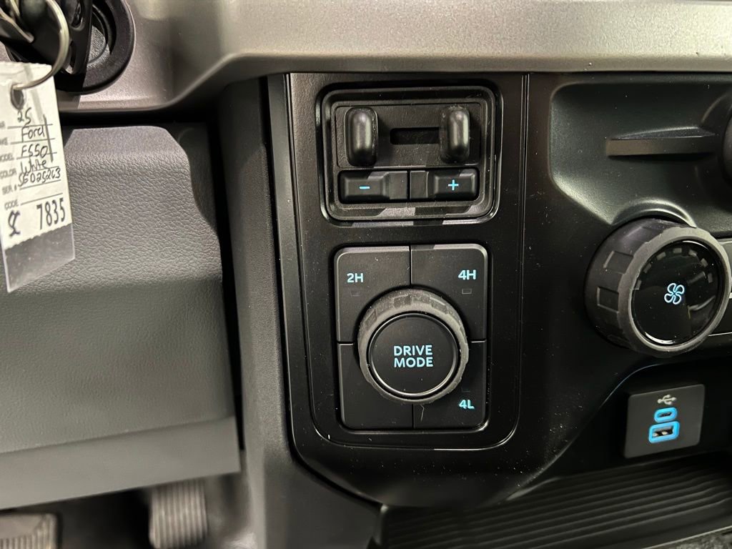 New 2025 Ford F550 4x4 Supercab Super Duty image 13