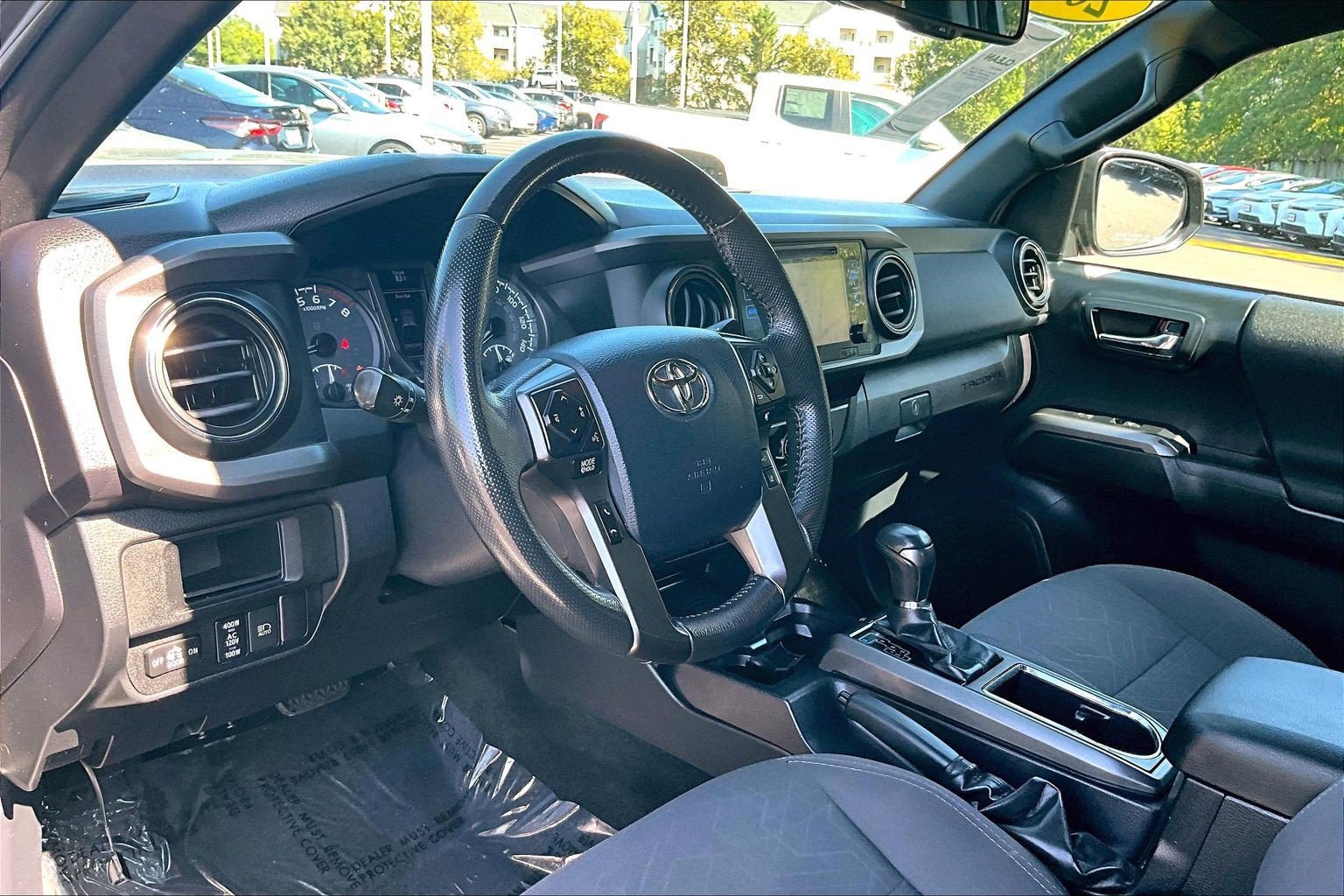 Used 2018 Toyota Tacoma TRD Off-Road w/ Technology Package AWD/4WD image 12