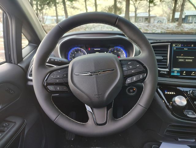 New 2026 Chrysler Pacifica Select w/ S Appearance Package FWD image 13