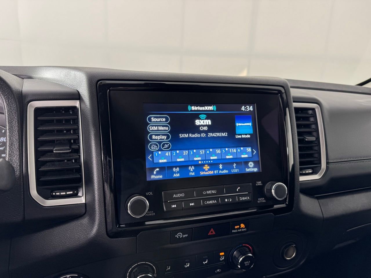 Used 2024 Nissan Frontier SV image 16