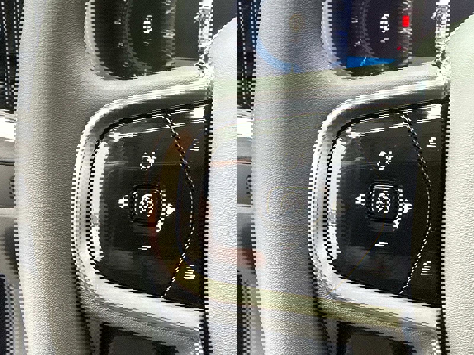 Certified 2024 Volvo V90 B6 Cross Country Plus image 29