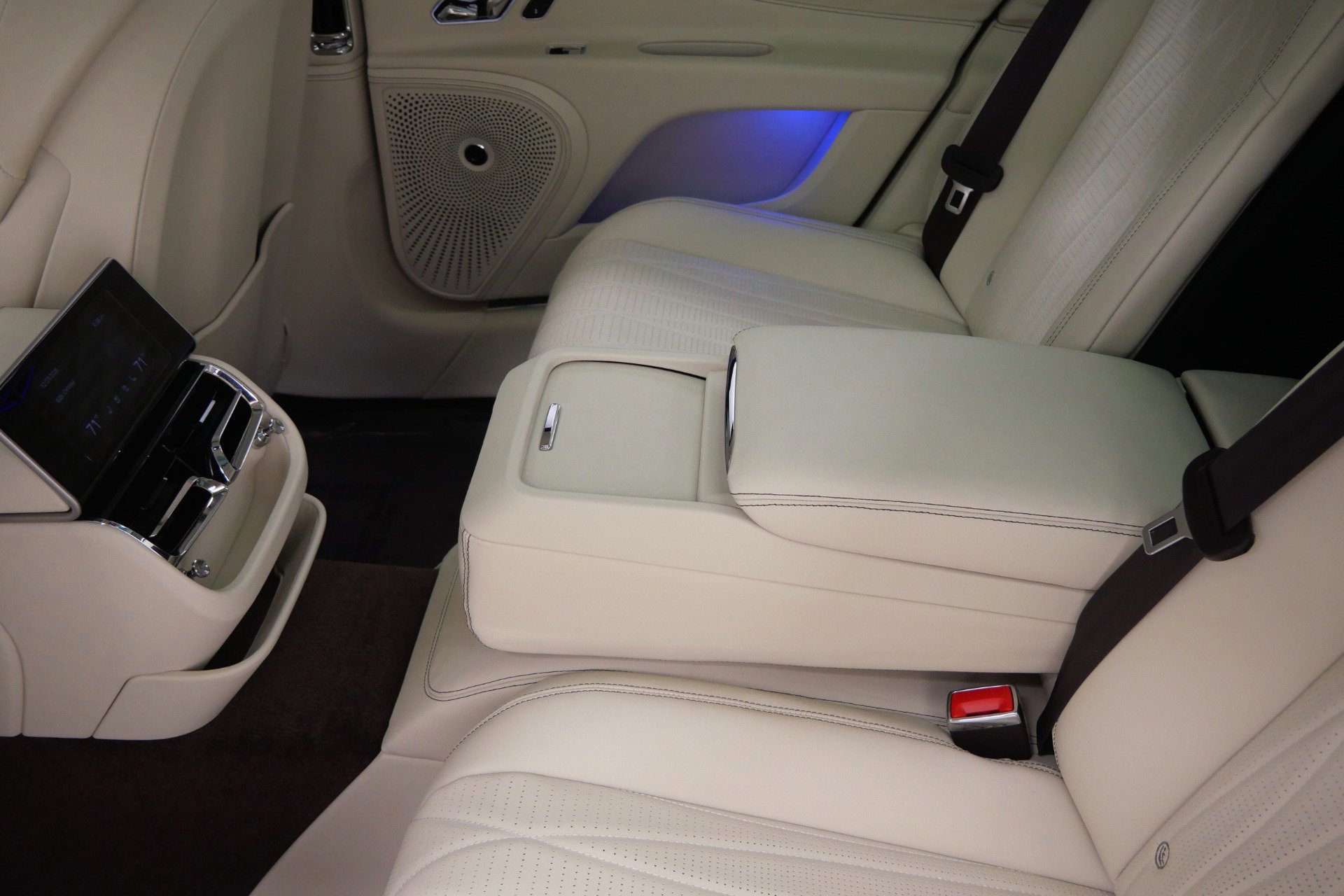 Used 2022 Bentley Flying Spur Plug-In Hybrid image 34