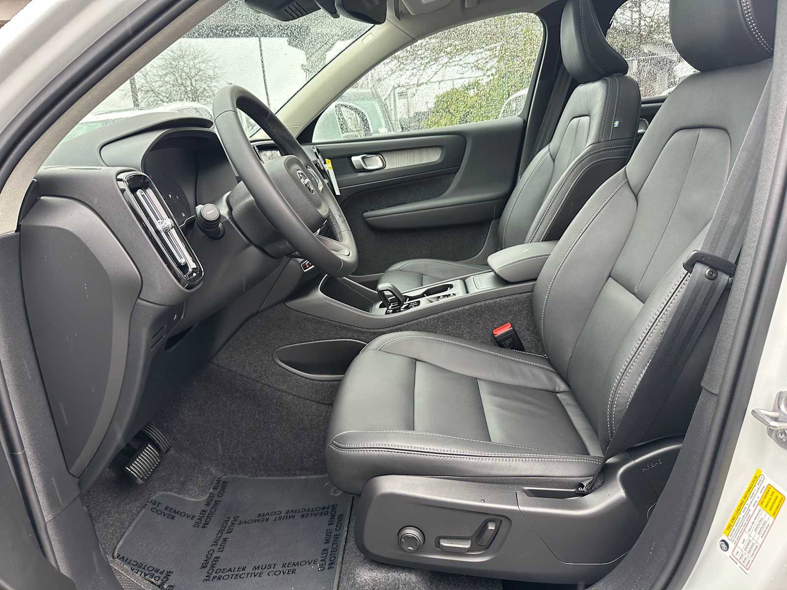 Used 2025 Volvo XC40 B5 Core w/ Protection Package Premier image 19