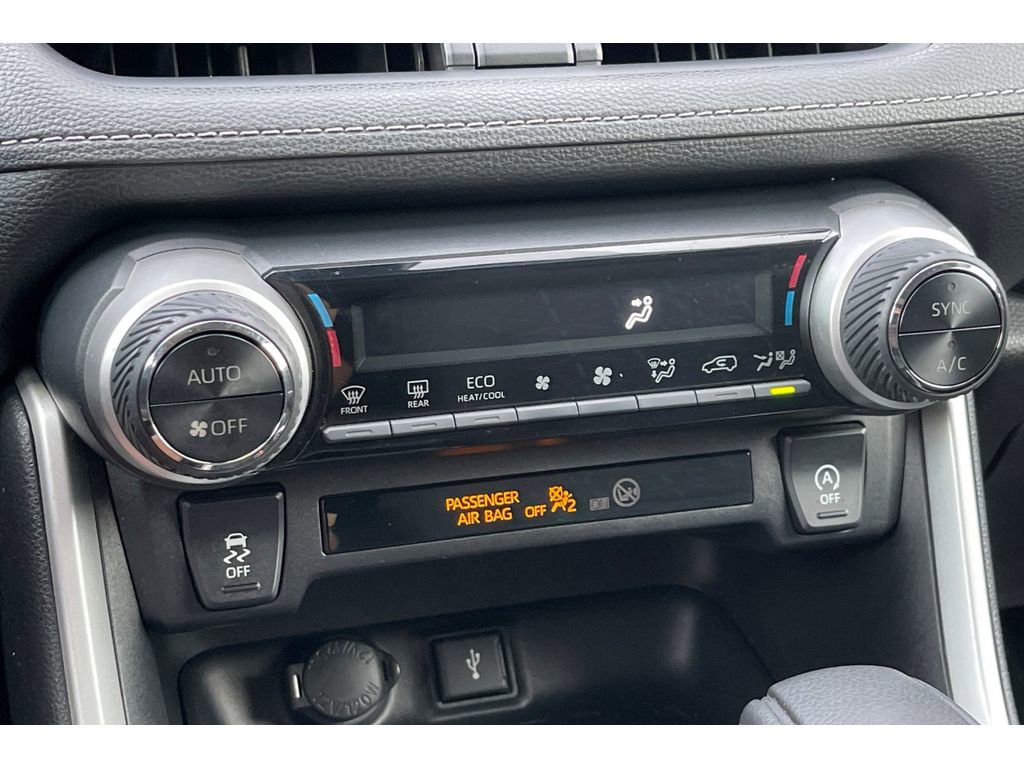 Used 2021 Toyota RAV4 XLE w/ Carpet Mat Package (TMS) image 28