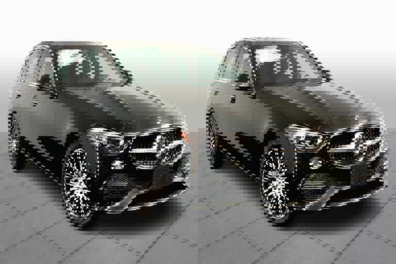 Used 2025 Mercedes-Benz C 300 4MATIC Sedan image 2