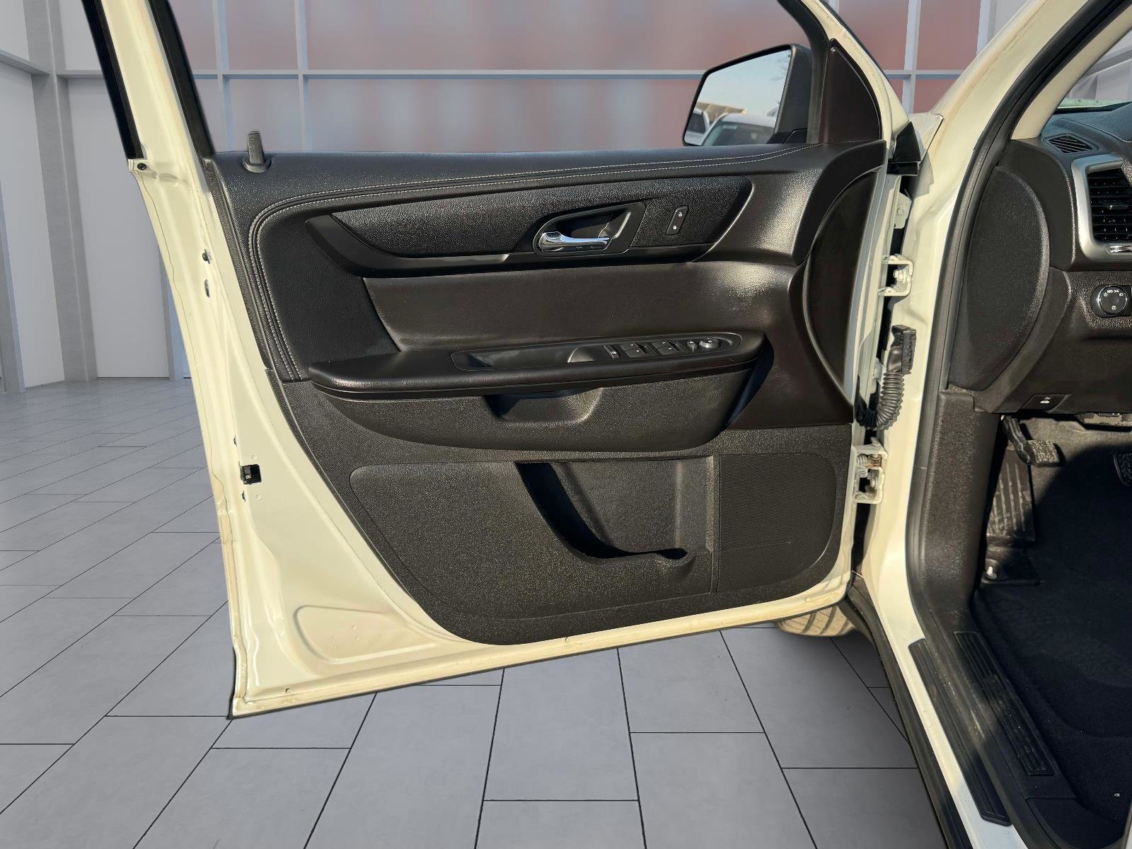 Used 2015 GMC Acadia SLE AWD/4WD image 19