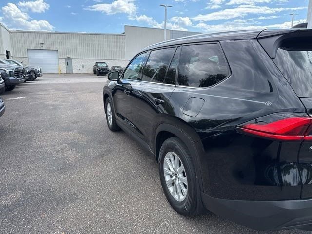 Used 2024 Toyota Grand Highlander XLE FWD image 8