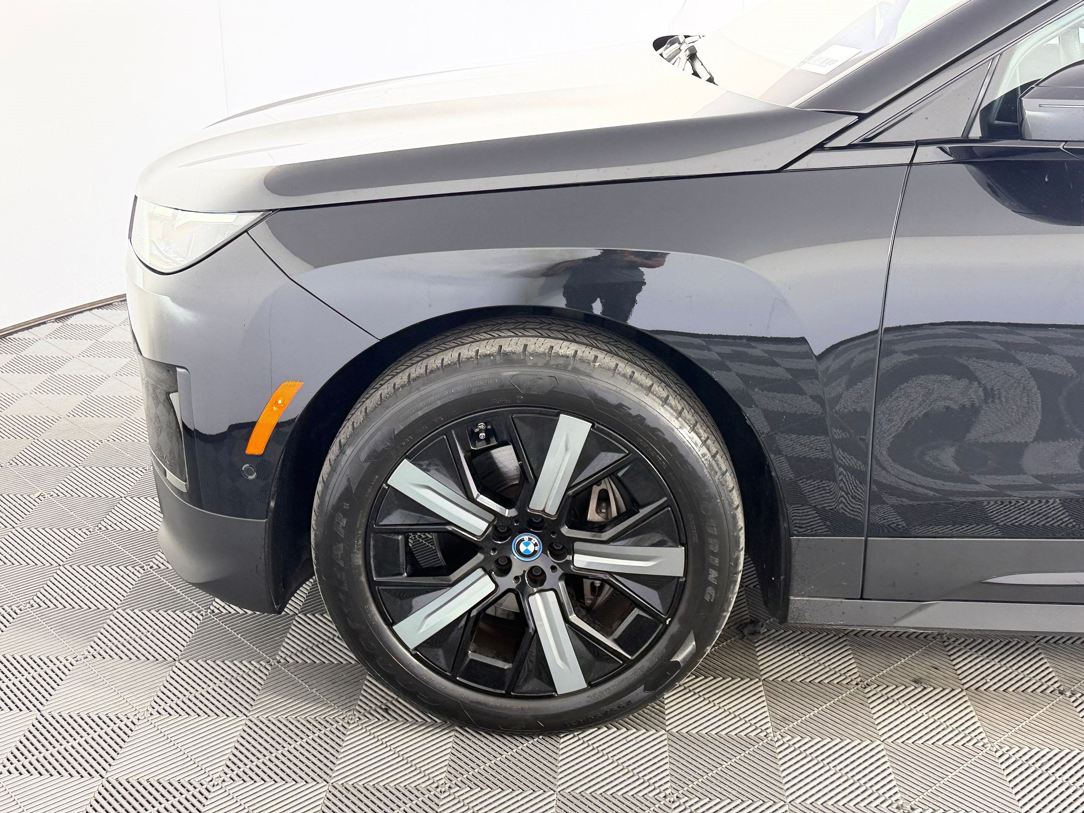 Used 2023 BMW iX xDrive50 w/ Convenience Package AWD/4WD image 11