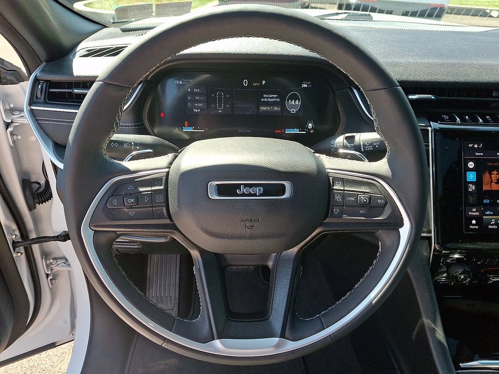 Used 2023 Jeep Grand Cherokee Altitude AWD/4WD image 20