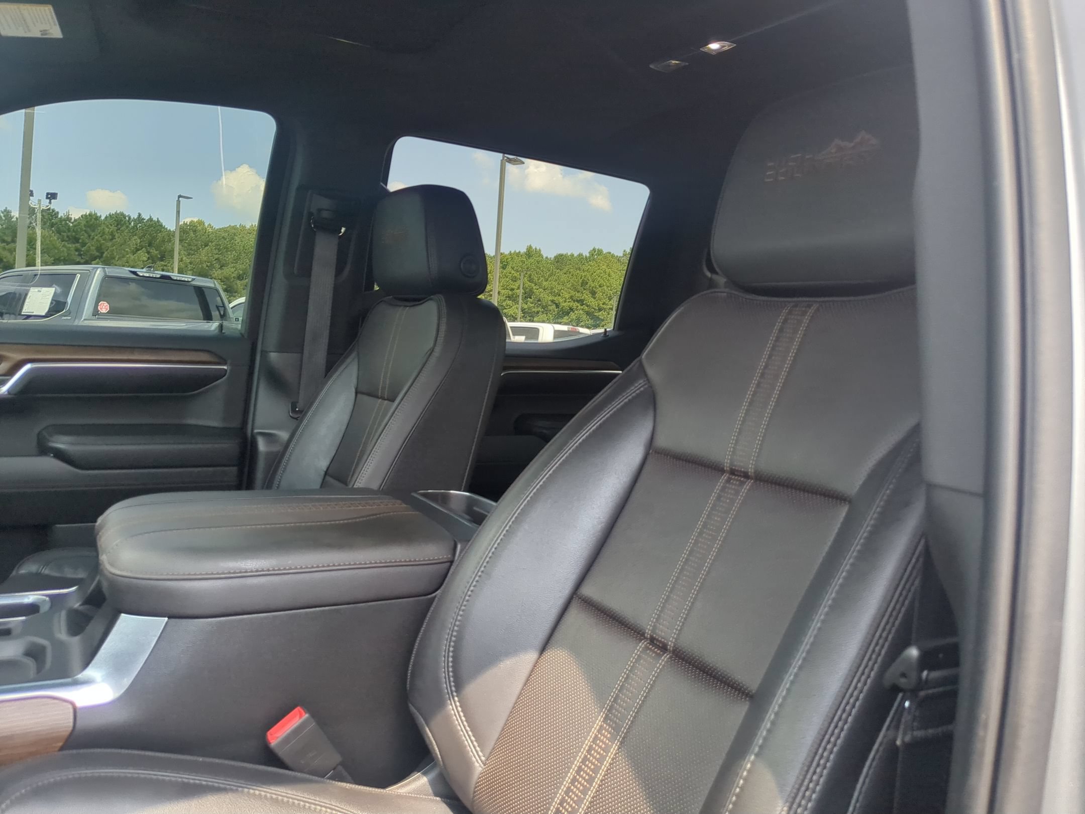 Used 2023 Chevrolet Silverado 1500 High Country w/ High Country Premium Package AWD/4WD image 14