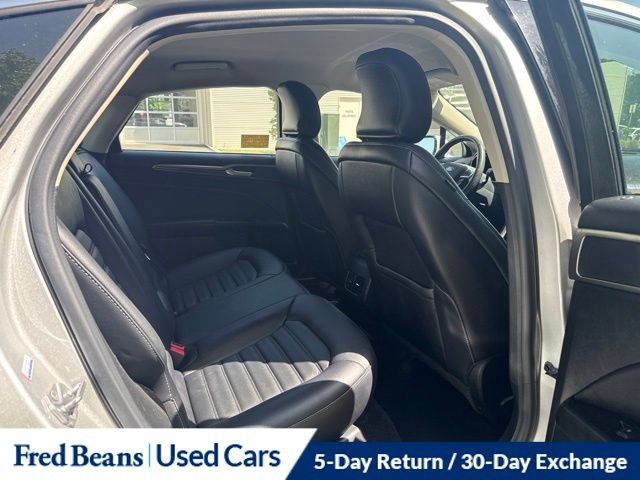 Used 2017 Ford Fusion SE w/ Fusion SE Technology Package FWD image 20