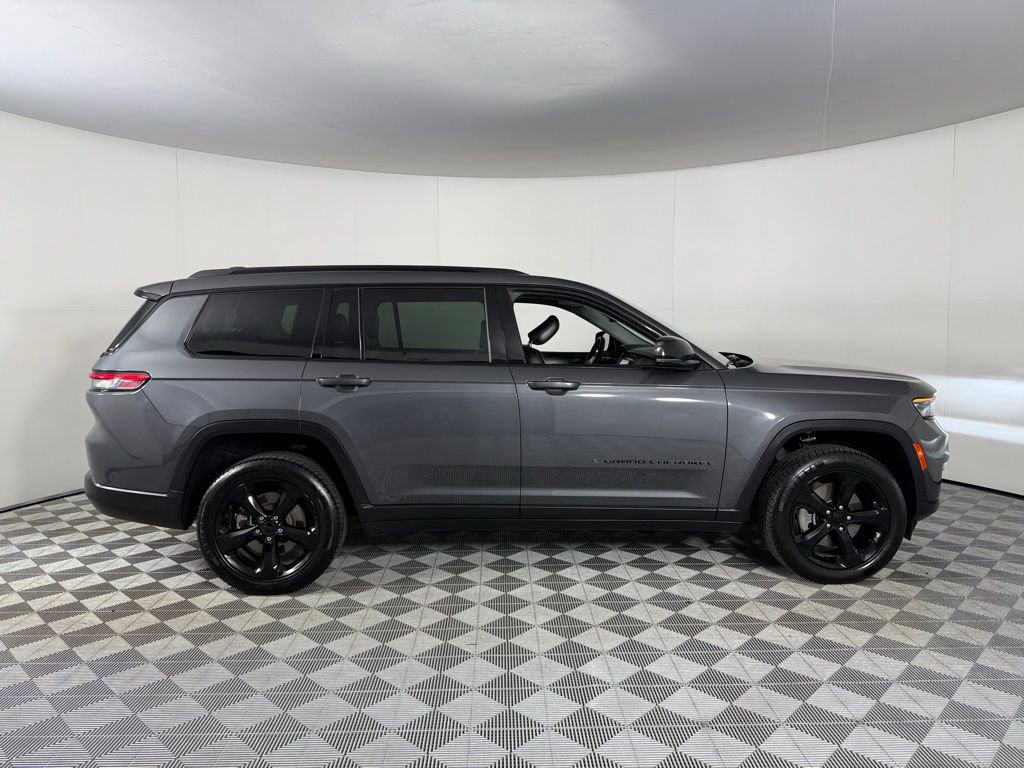 Used 2023 Jeep Grand Cherokee L Limited w/ Black Appearance Package RWD image 5
