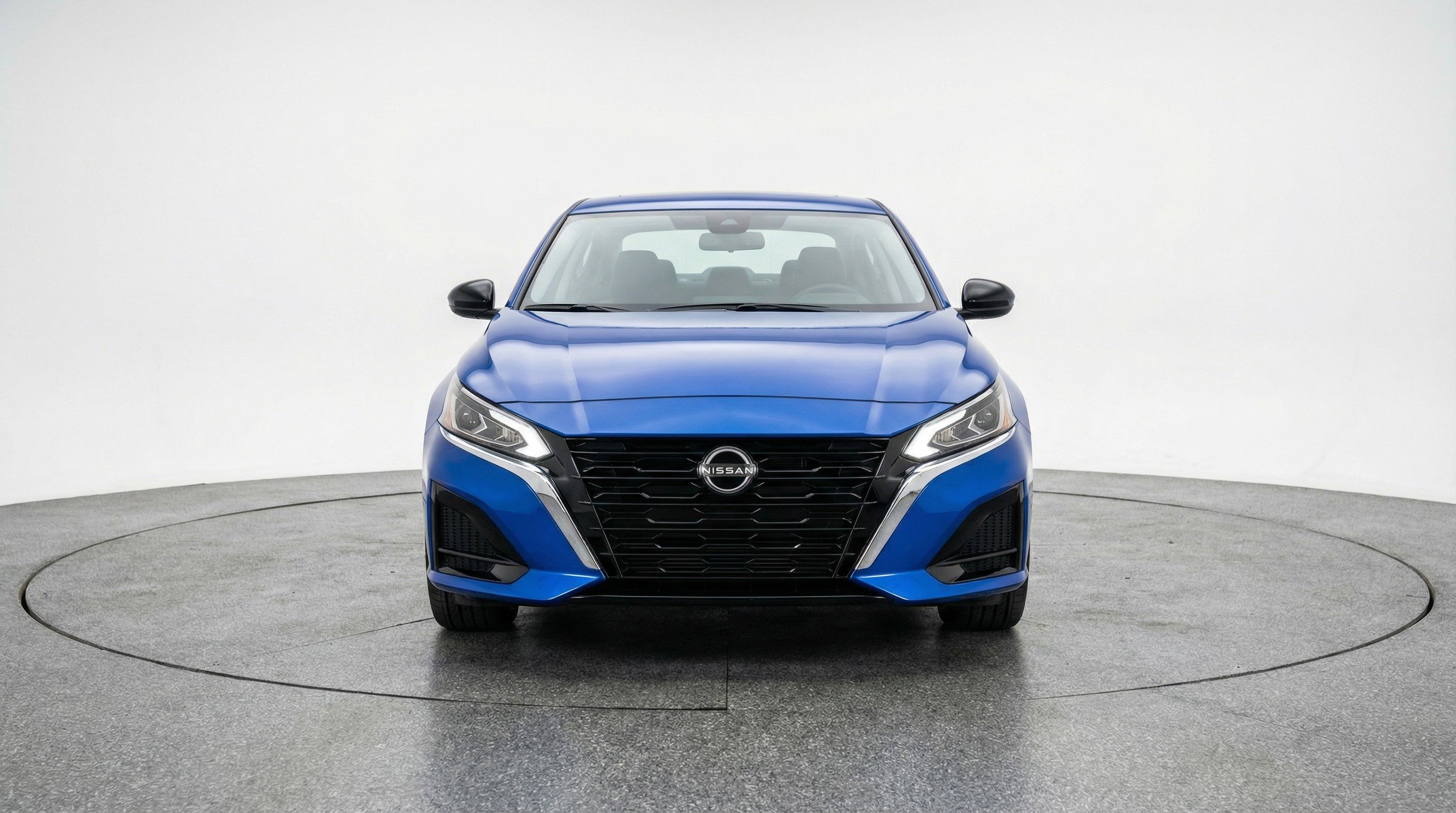 Used 2025 Nissan Altima 2.5 SV FWD image 2