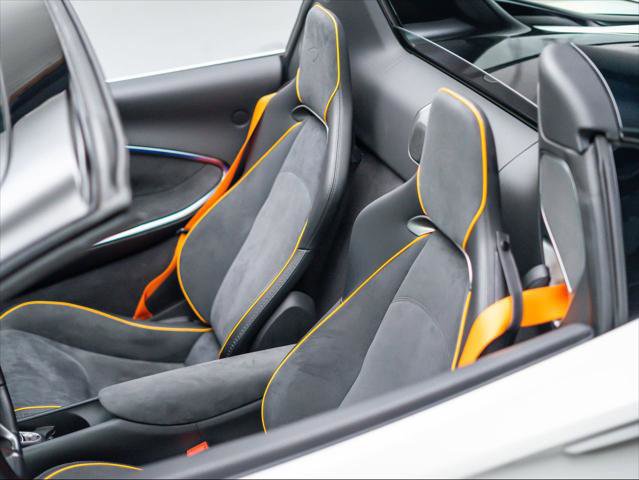 Used 2025 McLaren Artura image 12