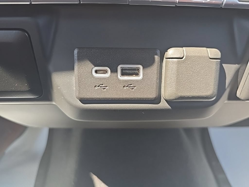 Certified 2022 Chevrolet Silverado 1500 Custom AWD/4WD image 17