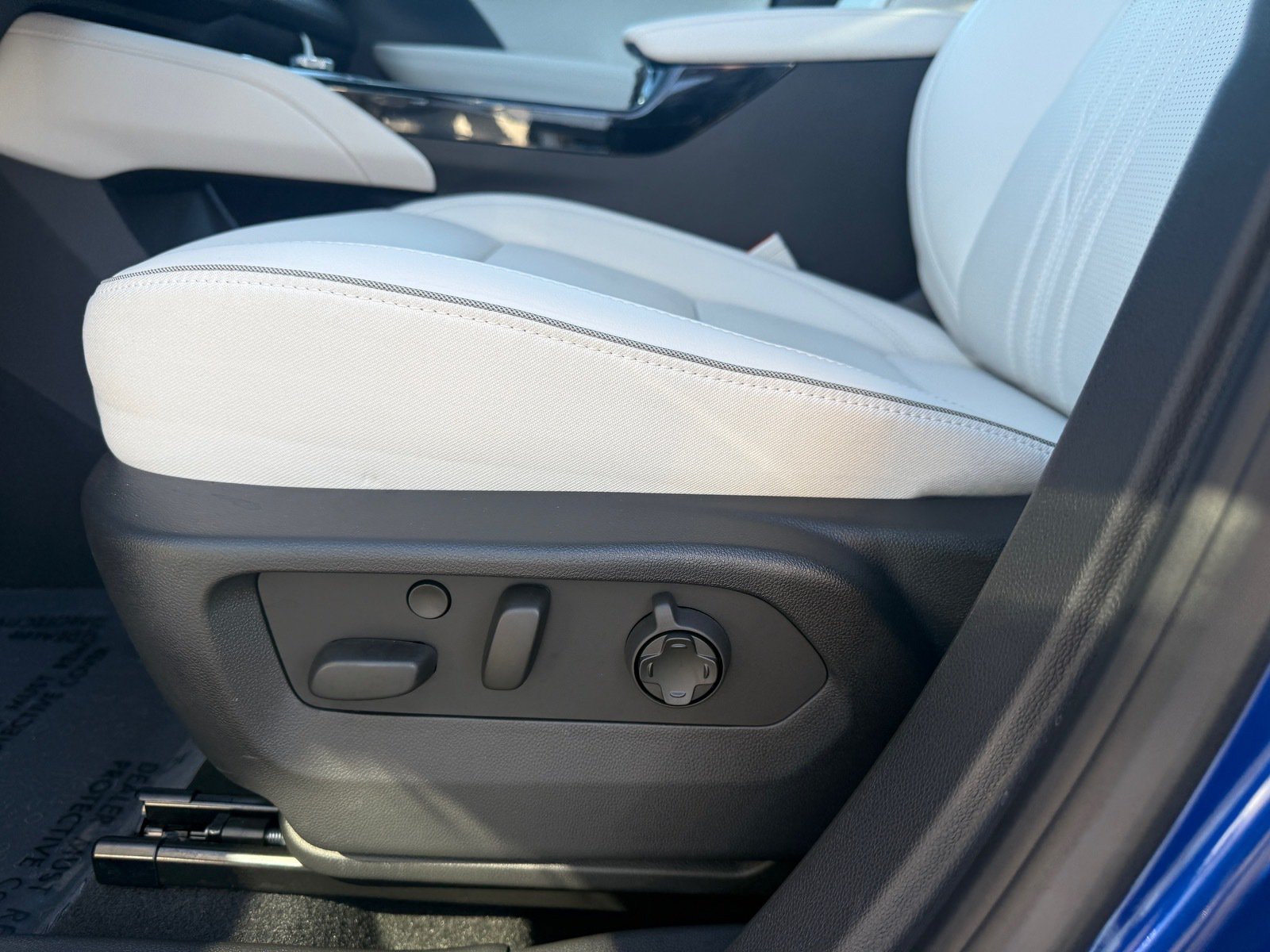 Used 2025 Buick Envision Avenir AWD/4WD image 10